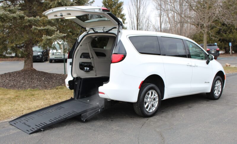 2022 Chrysler Pacifica Touring L - VMI Northstar Conversion