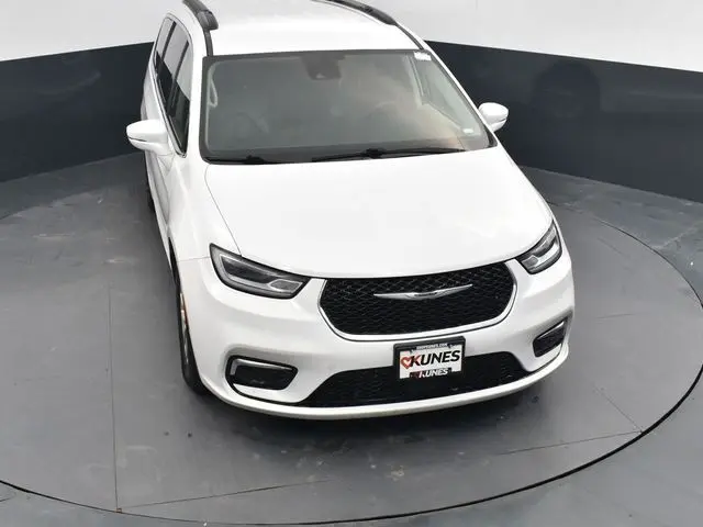 2022 Chrysler Pacifica Touring L – Comfort, Space & Tech in One Smart Package