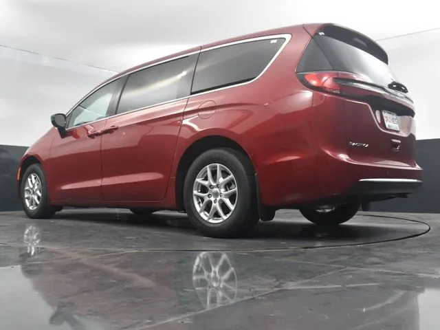2025 Chrysler Pacifica – Style, Comfort & Advanced Features