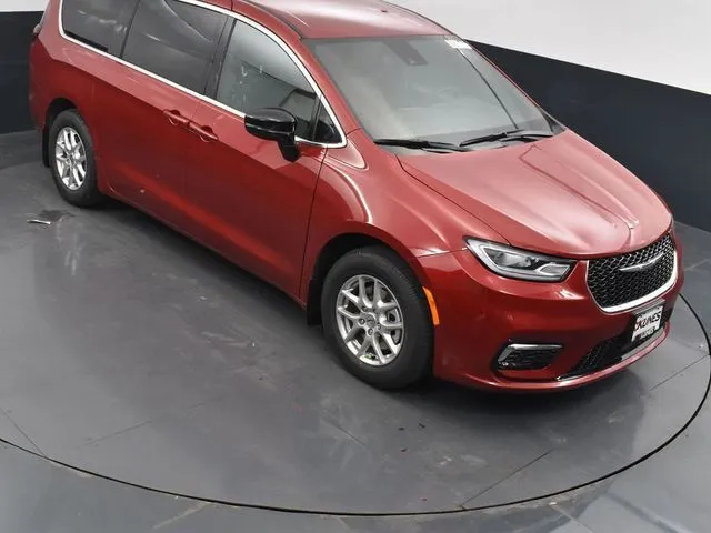 2025 Chrysler Pacifica – Style, Comfort & Advanced Features