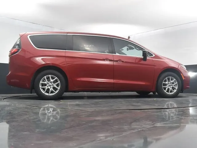2025 Chrysler Pacifica – Style, Comfort & Advanced Features