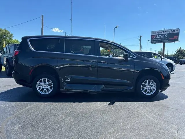 2023 Chrysler Voyager LX – Fully Mobility-Equipped Passenger Van