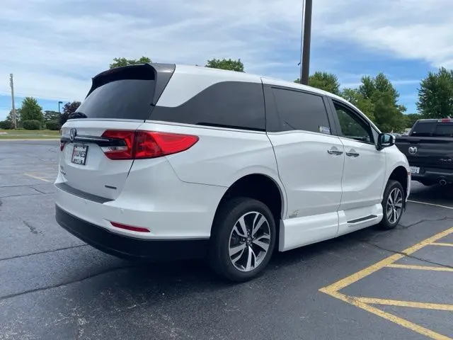 2023 Honda Odyssey Touring – Mobility Equipped Passenger Van in Platinum White Pearl