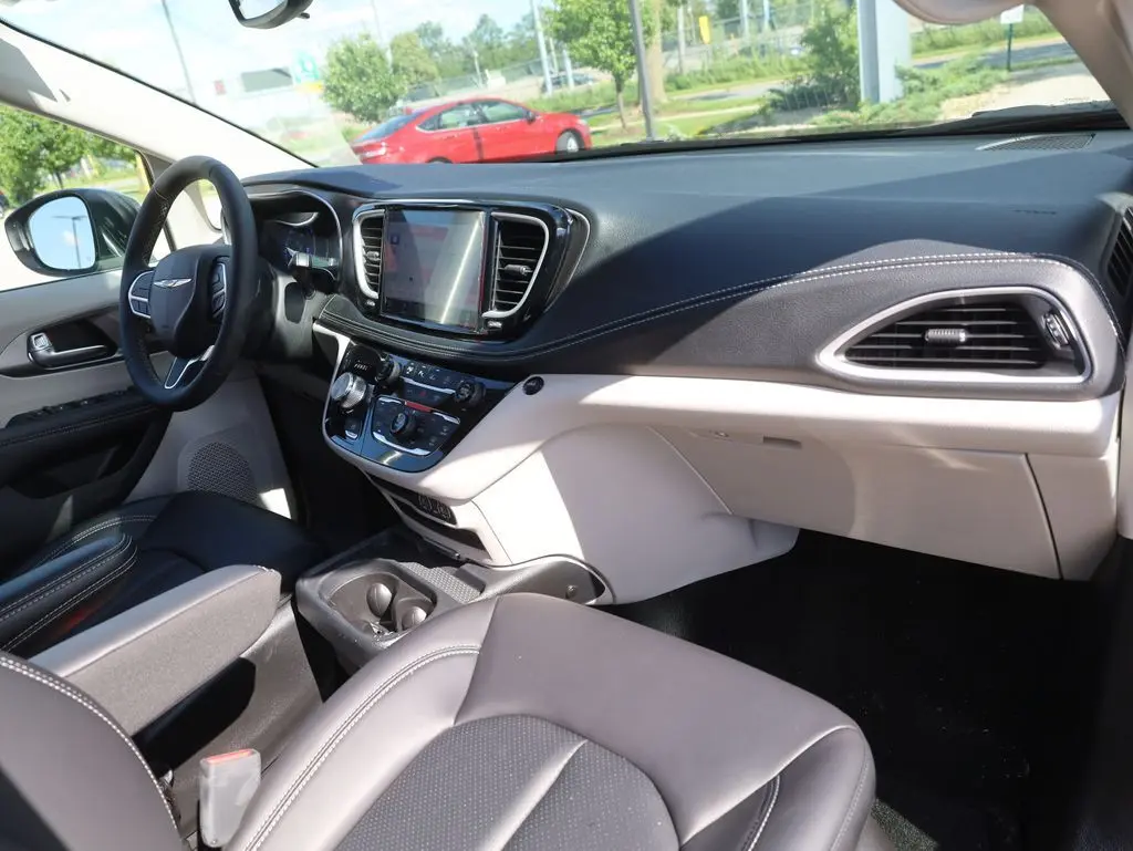 2023 Chrysler Pacifica Touring L – Mobility-Ready Family Van in Brilliant Black Crystal Pearlcoat