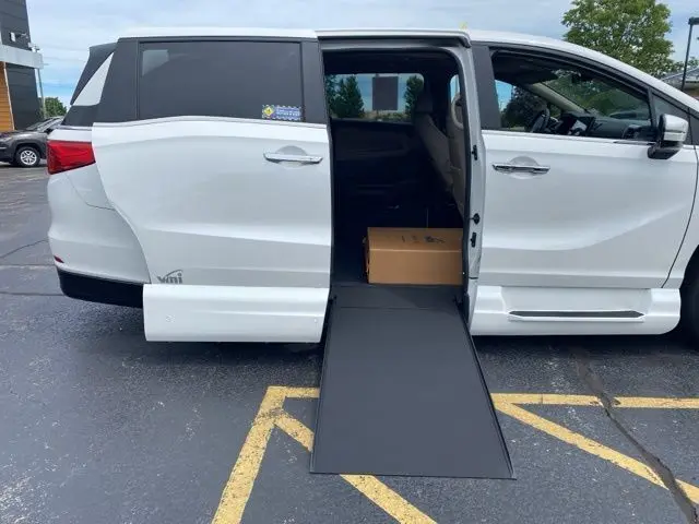 2023 Honda Odyssey Touring – Mobility Equipped Passenger Van in Platinum White Pearl