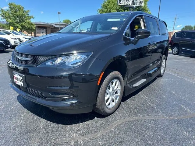 2023 Chrysler Voyager LX – Fully Mobility-Equipped Passenger Van