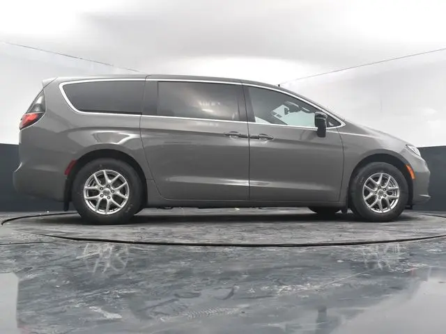2025 Chrysler Pacifica – Fully Equipped Family & Mobility Van