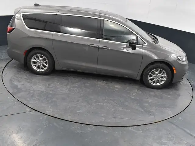 2025 Chrysler Pacifica – Fully Equipped Family & Mobility Van
