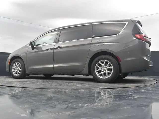2025 Chrysler Pacifica – Fully Equipped Family & Mobility Van