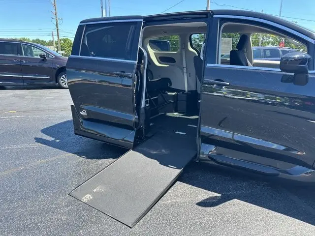 2023 Chrysler Voyager LX – Fully Mobility-Equipped Passenger Van