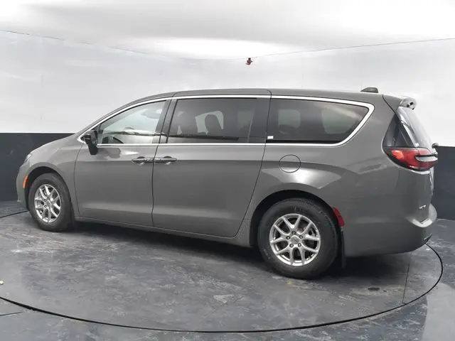 2025 Chrysler Pacifica – Fully Equipped Family & Mobility Van