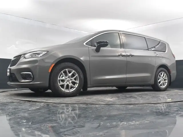 2025 Chrysler Pacifica – Fully Equipped Family & Mobility Van