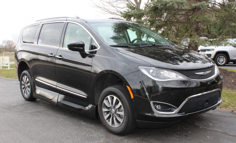 2022 Chrysler Pacifica Touring L - BraunAbility XT Conversion