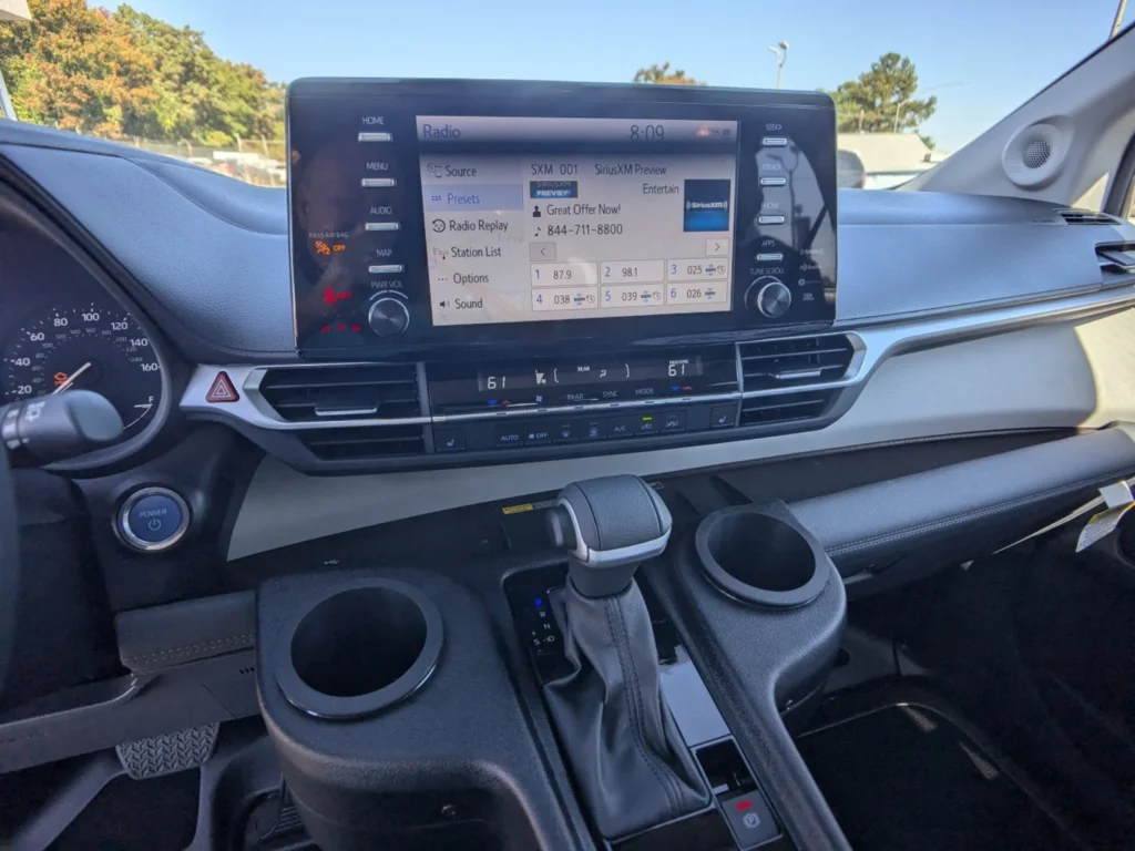 2024 Toyota SIENNA XLE Plus – BraunAbility Side-Entry Power In-Floor Ramp