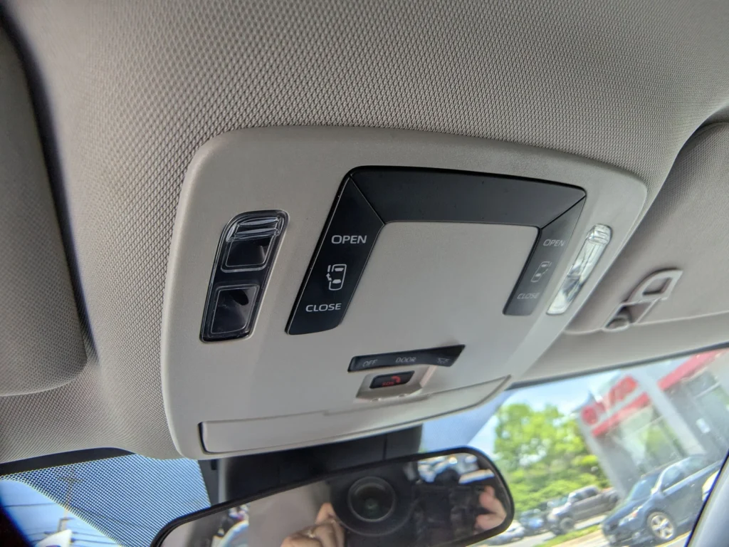 2021 Toyota Sienna LE – Roomy, Reliable, and Hybrid-Efficient