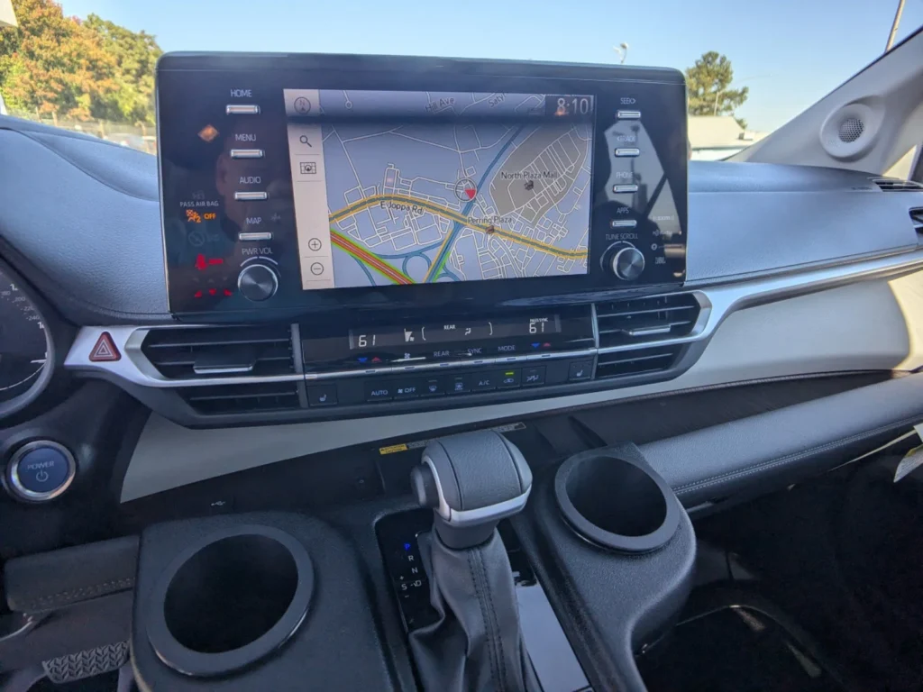 2024 Toyota SIENNA XLE Plus – BraunAbility Side-Entry Power In-Floor Ramp