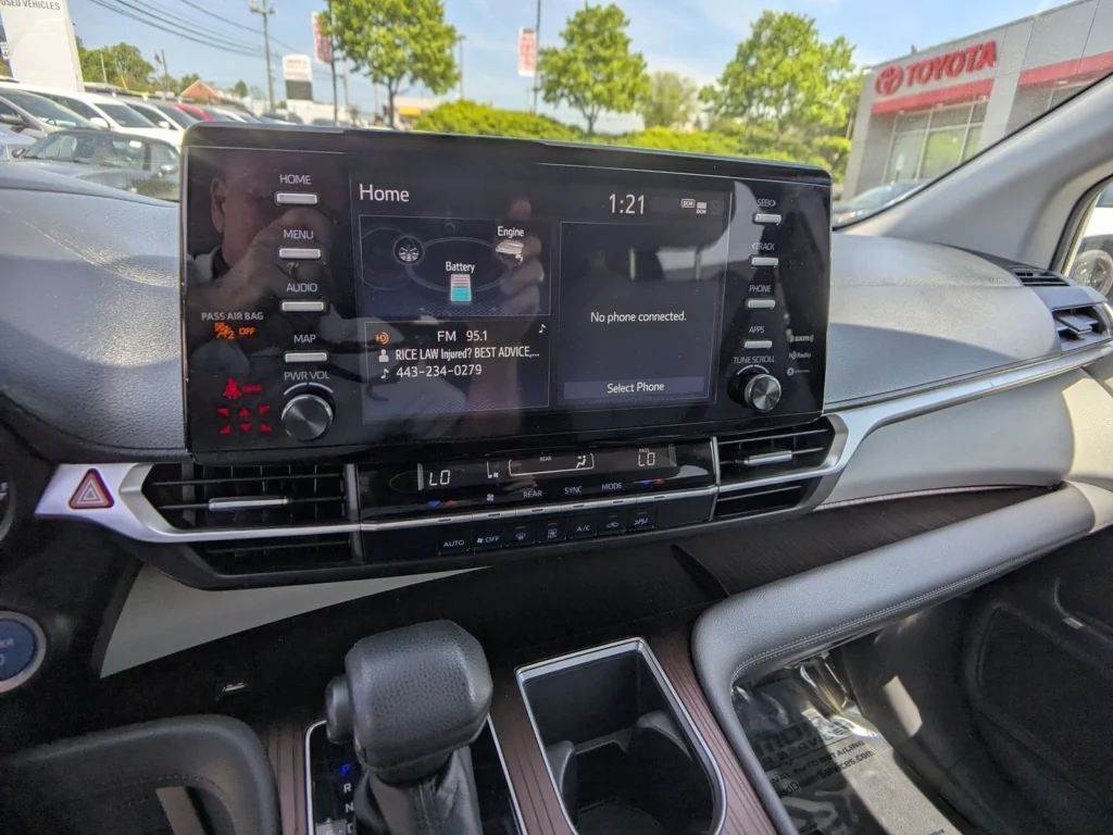 2021 Toyota Sienna LE – Roomy, Reliable, and Hybrid-Efficient