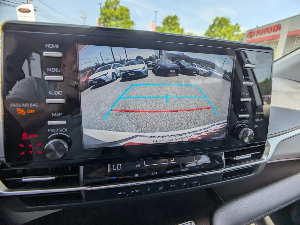 2021 Toyota Sienna LE – Roomy, Reliable, and Hybrid-Efficient