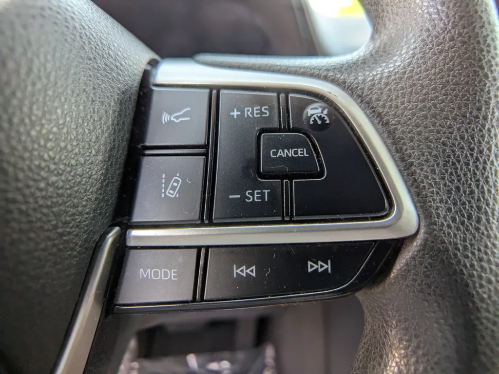 2021 Toyota Sienna LE – Roomy, Reliable, and Hybrid-Efficient