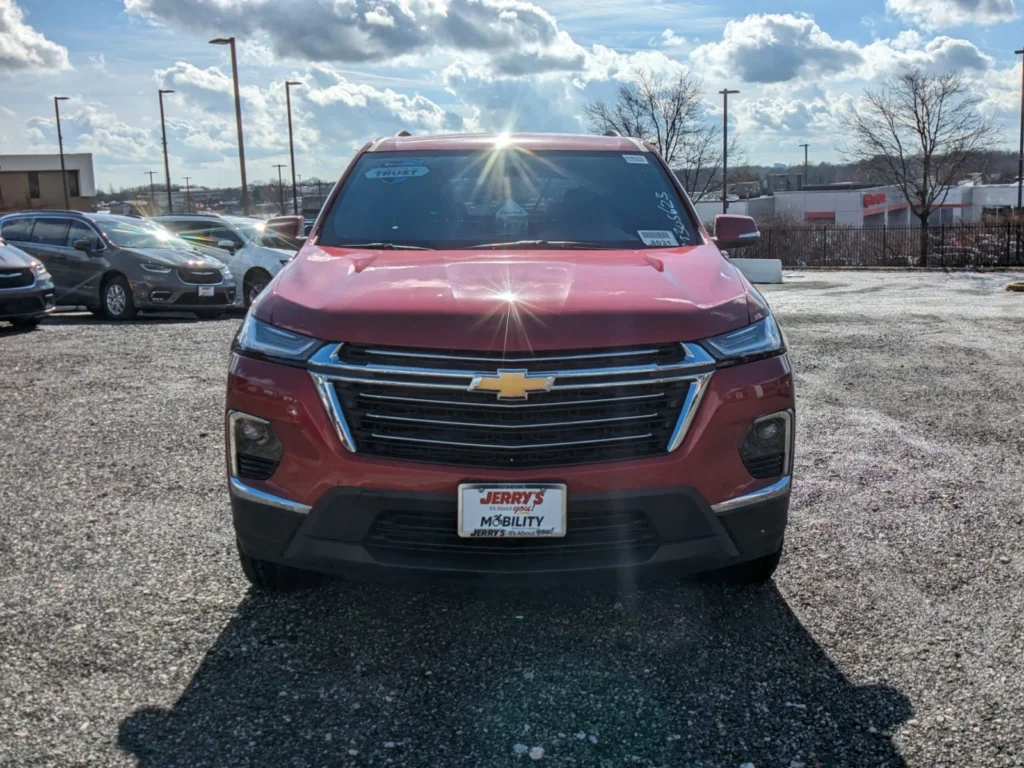 2023 Chevrolet Traverse 1LT BraunAbility – Power In-Floor Ramp SUV