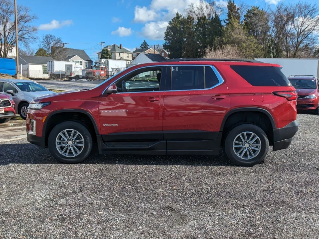 2023 Chevrolet Traverse 1LT BraunAbility – Power In-Floor Ramp SUV