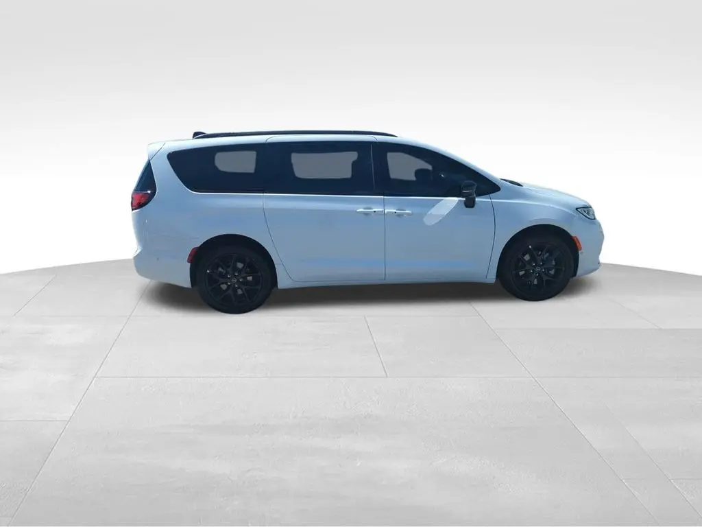 2025 Chrysler Pacifica Limited – Luxury Meets Versatility