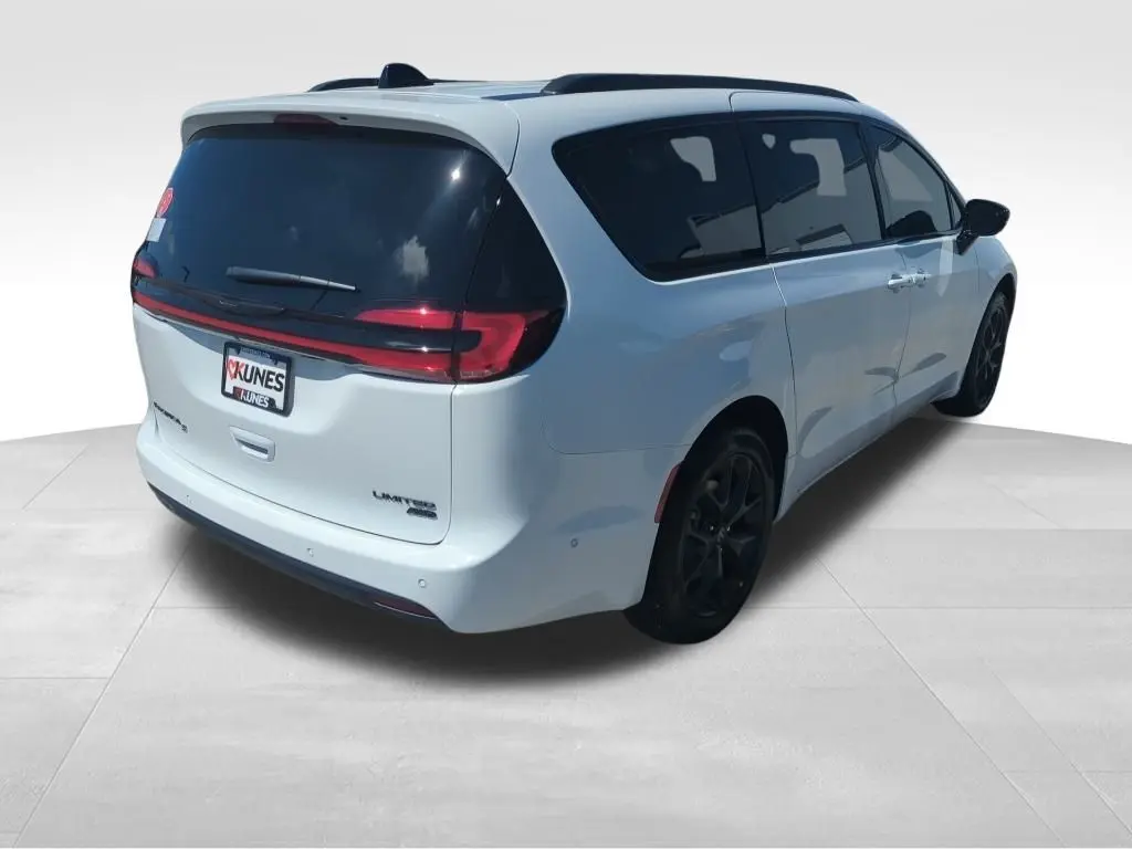 2025 Chrysler Pacifica Limited – Luxury Meets Versatility