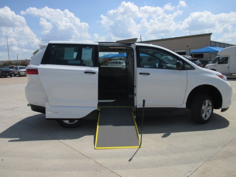 Toyota 2016 Mini Van Sienna Used Gasoline