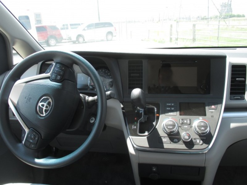 Toyota 2016 Mini Van Sienna Used Gasoline