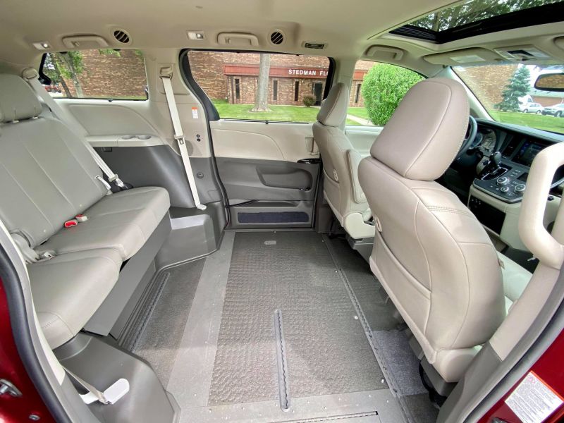 Toyota 2017 Mini Van Sienna Used Gasoline