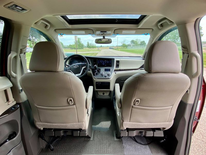 Toyota 2017 Mini Van Sienna Used Gasoline