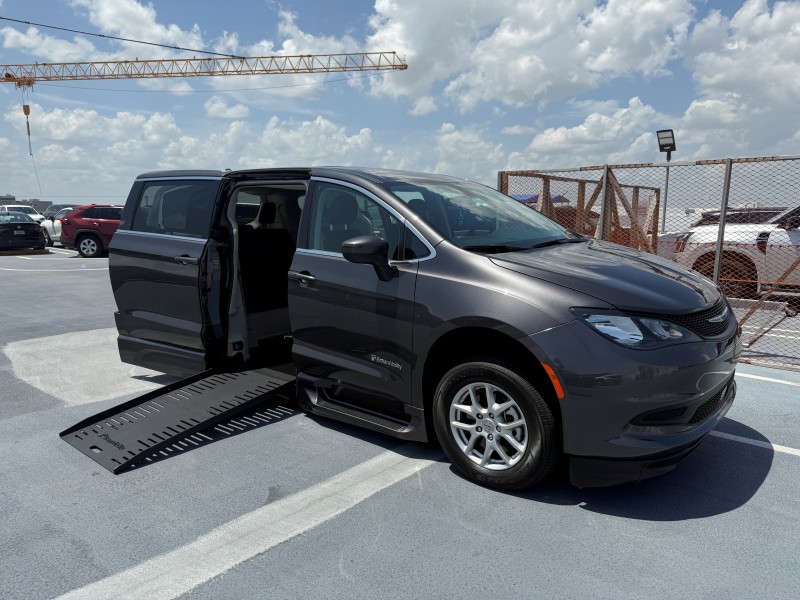 Chrysler 2022 SUV Used Gasoline
