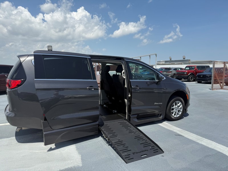 Chrysler 2022 SUV Used Gasoline